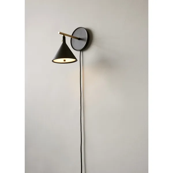 Cast Sconce Wall Lamp M. Diffuser Black