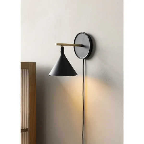 Cast Sconce Wall Lamp M. Diffuser Black