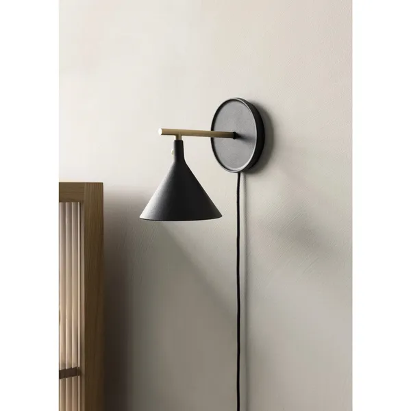 Cast Sconce Wall Lamp M. Diffuser Black