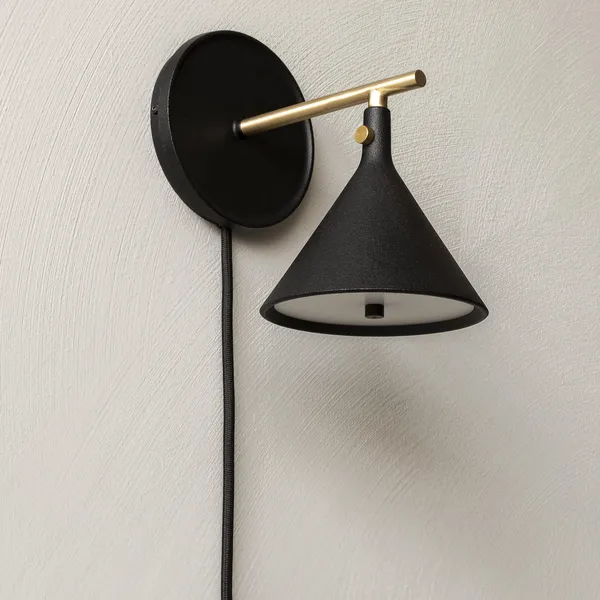 Cast Sconce Wall Lamp M. Diffuser Black