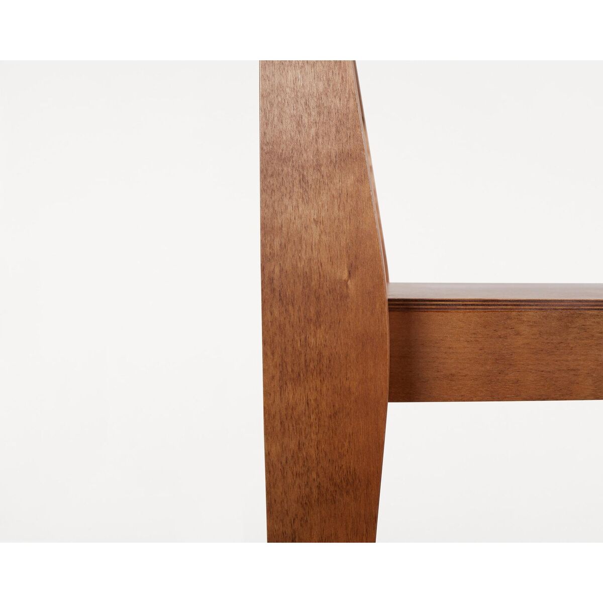 Silla de Comedor 01 con Reposabrazos en Marrón Cálido