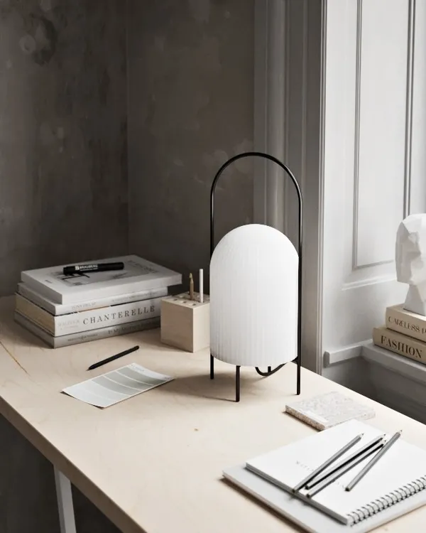 Ghost Bordlampe Sort