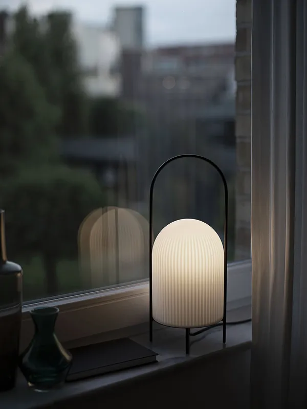 Ghost Bordlampe Sort