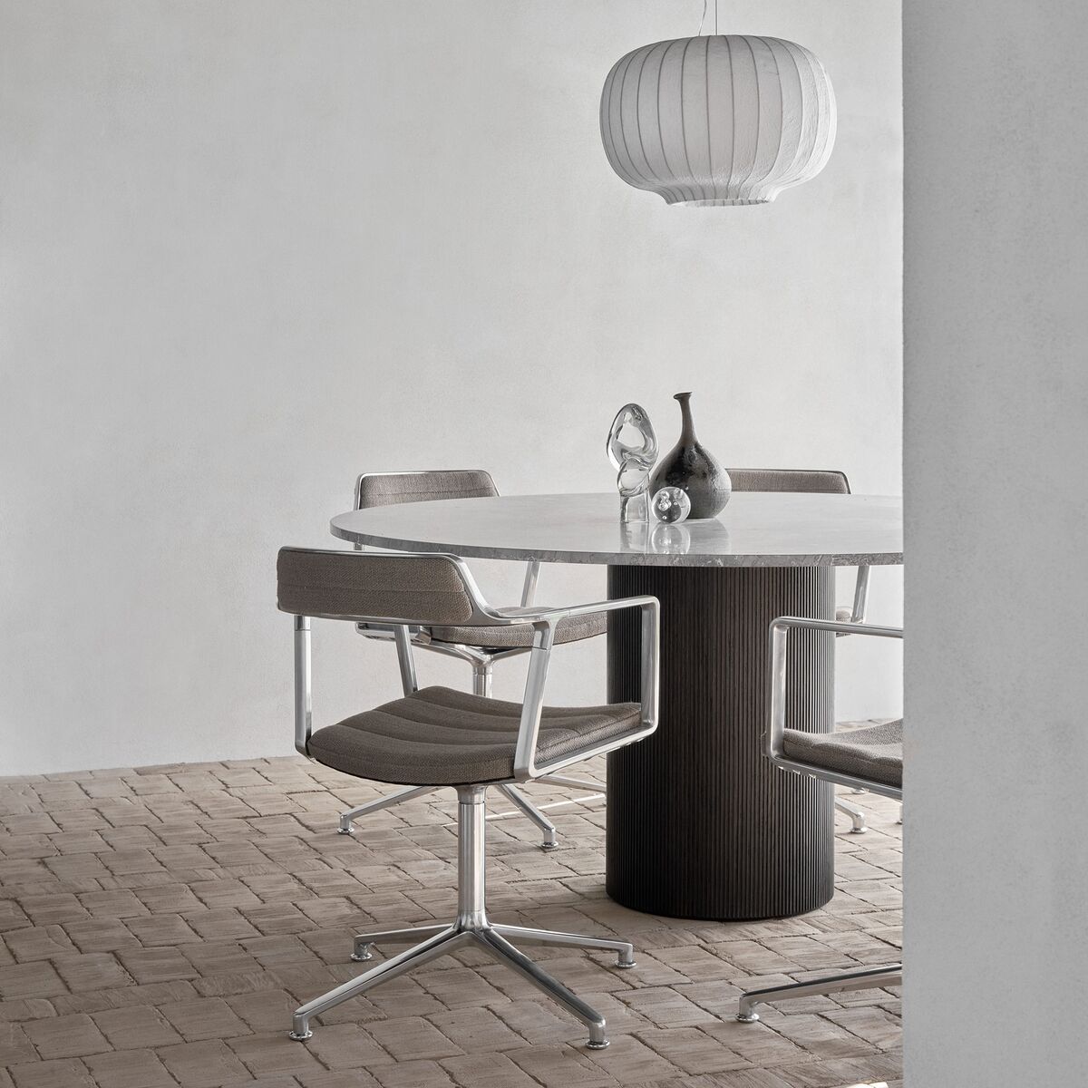 452 Swivel Swivel Chair With Wheels Dark Sand/ Aluminum