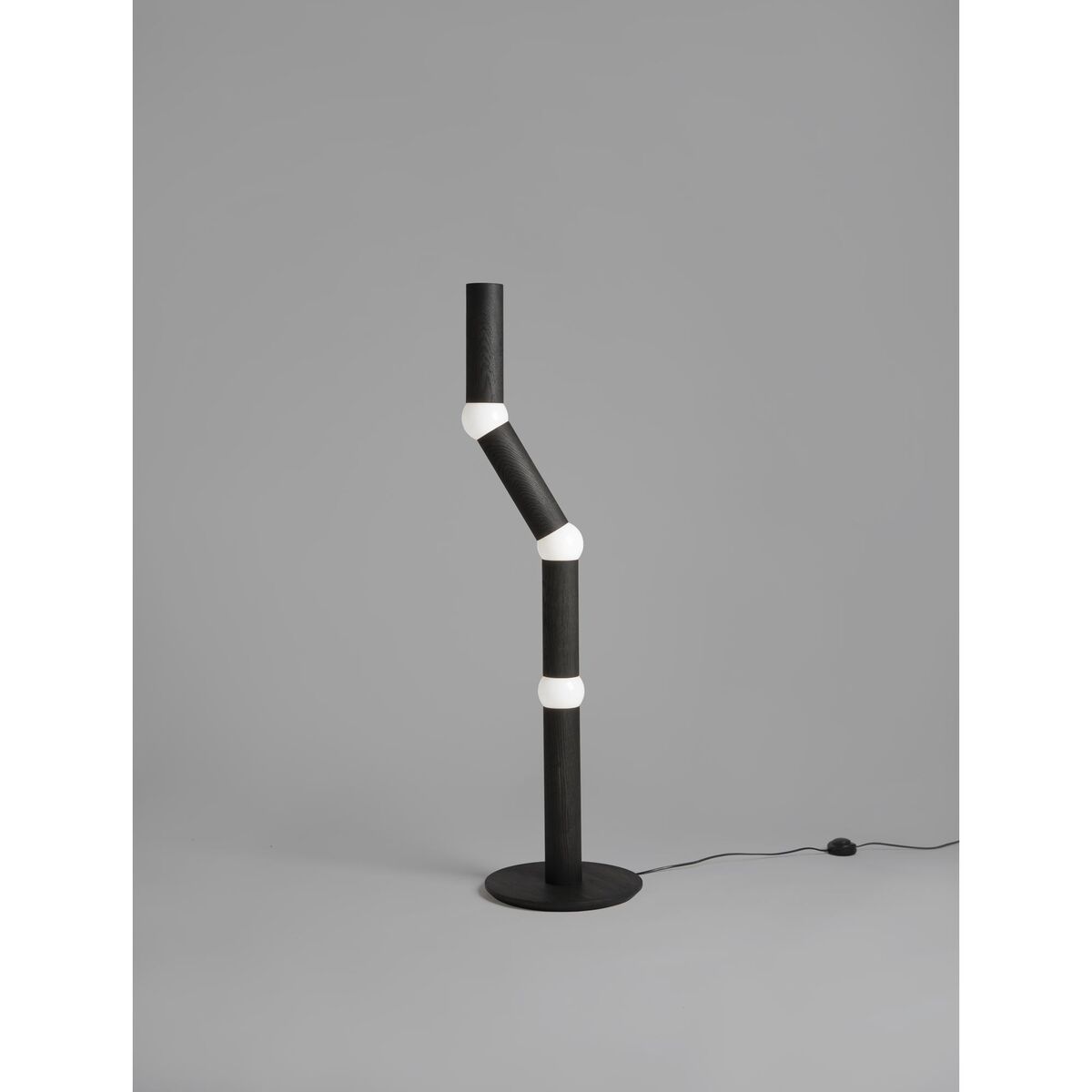 LIGHTBONE Floor Lamp Black Oak
