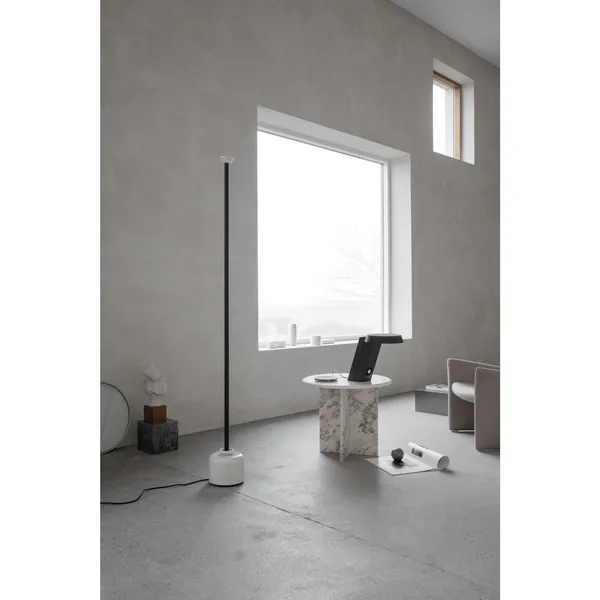 Model 1095 Gulvlampe 200 cm Sort/Hvid