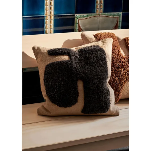 Lay Pillow Sand/ Dark Brown