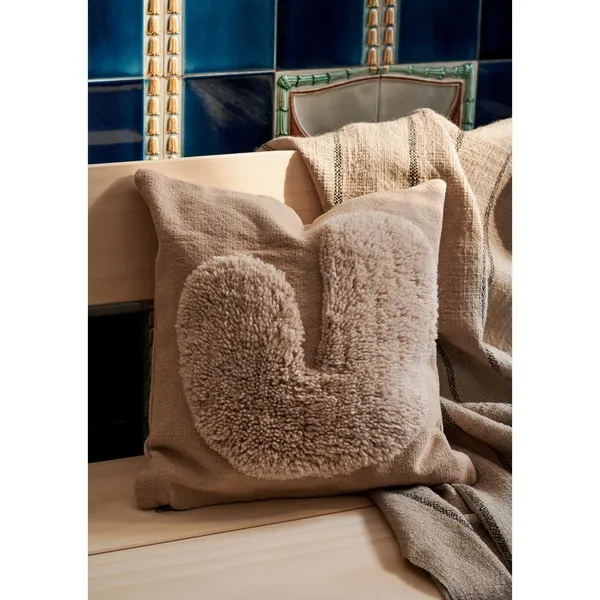 Lay Cushion Sand/ Off-white