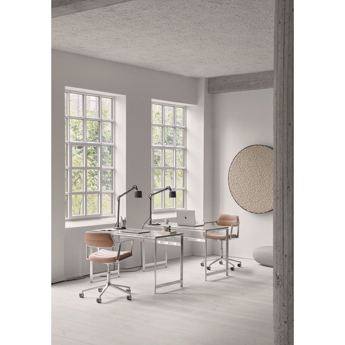 453 Swivel+ Swivel Chair with Floor Sliders Aluminum/ Camel Leather