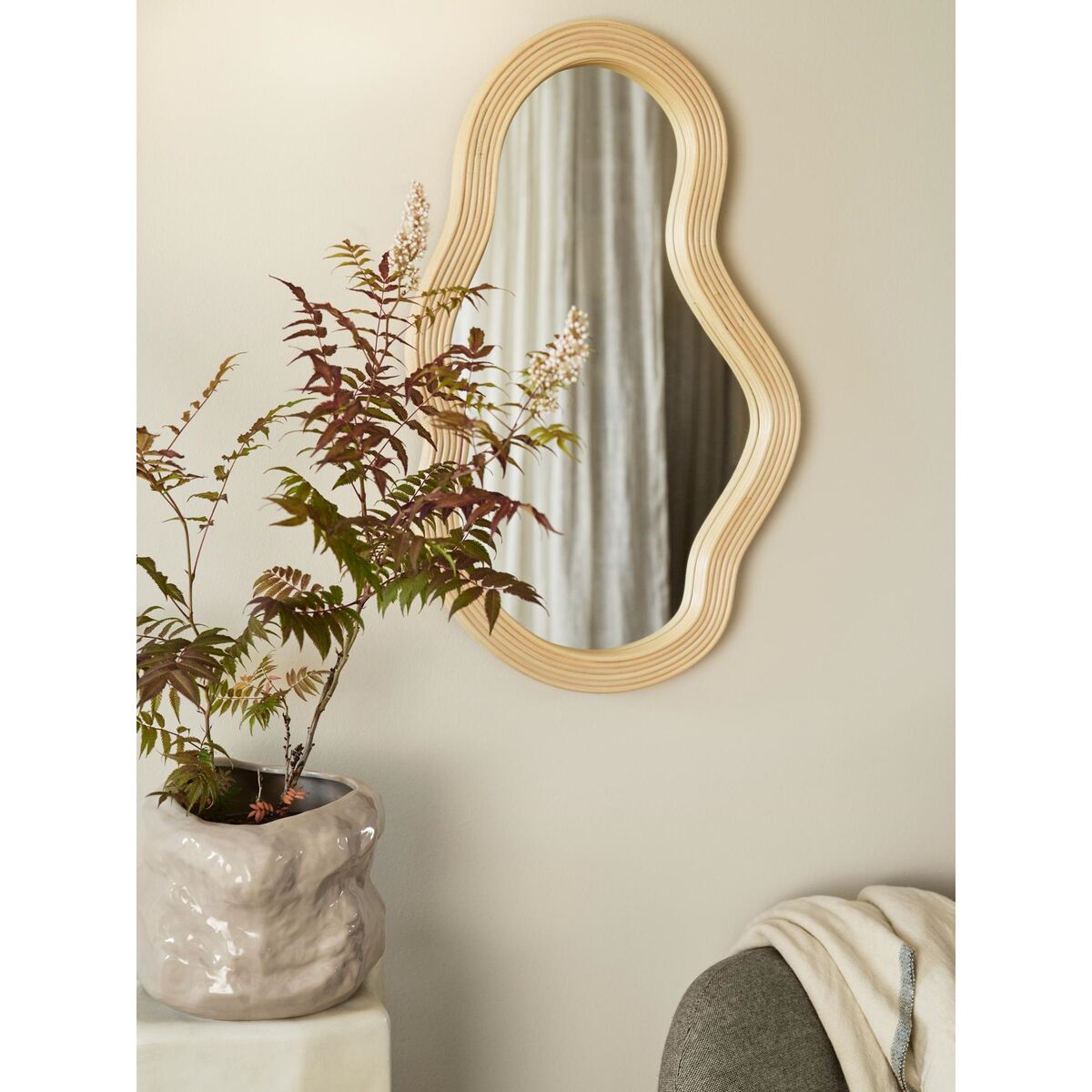 Pond Mirror Medium Rattan/Natural