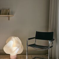 Crème Atelier Soft Serve Mega Stehlampe Wild Strawberry