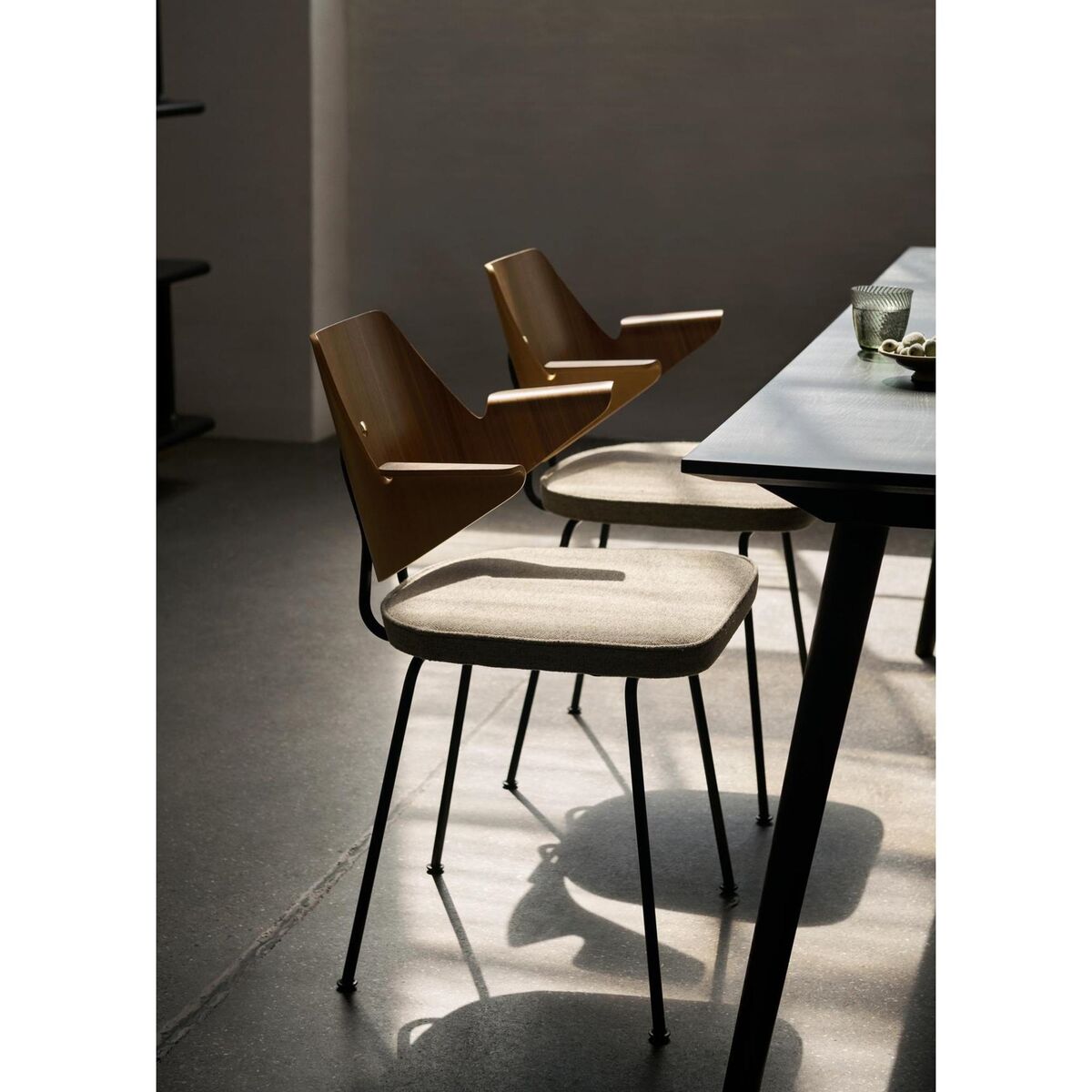 RFH RD7 Silla de Comedor con Reposabrazos y Asiento Tapizado en Nuez/Hallingdal 227