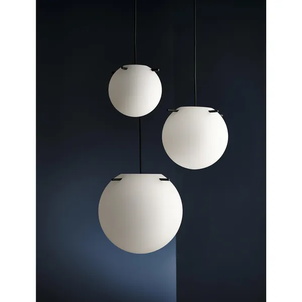 Koi Pendant Ø19 Opal White/ Black Sticks