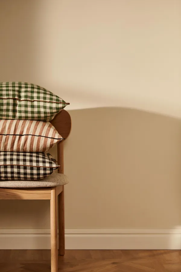 Outline Check Cushion 50x50 Black