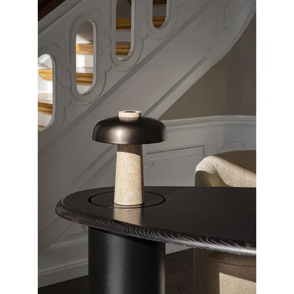 Reverse Bordlampe Carrara/ Sort