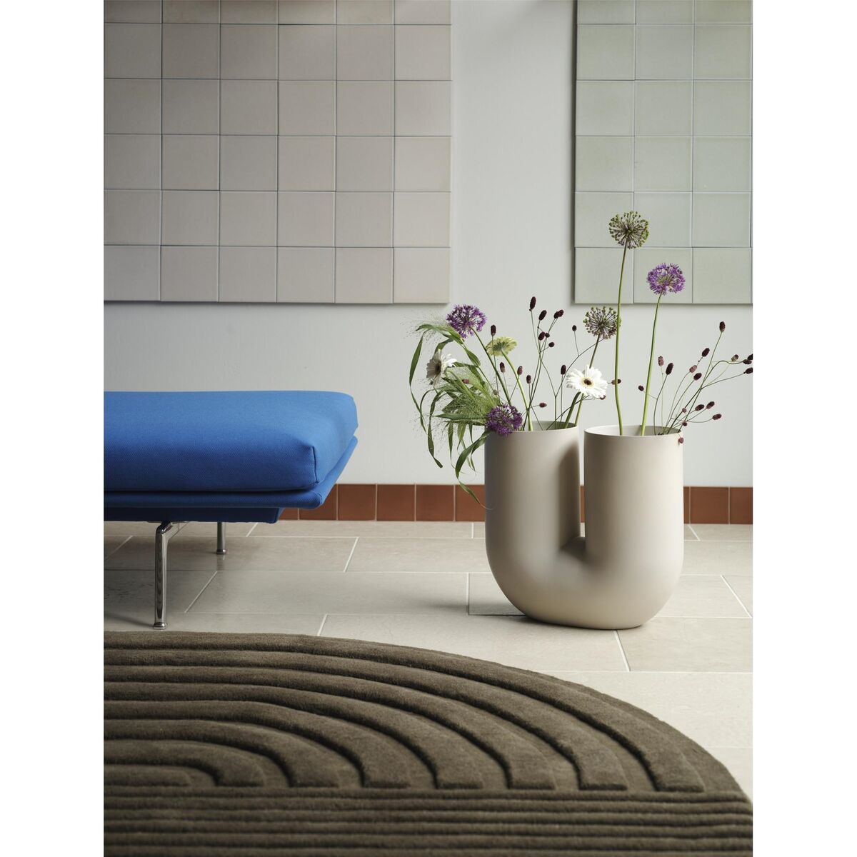 Kink Vase H39 Sand