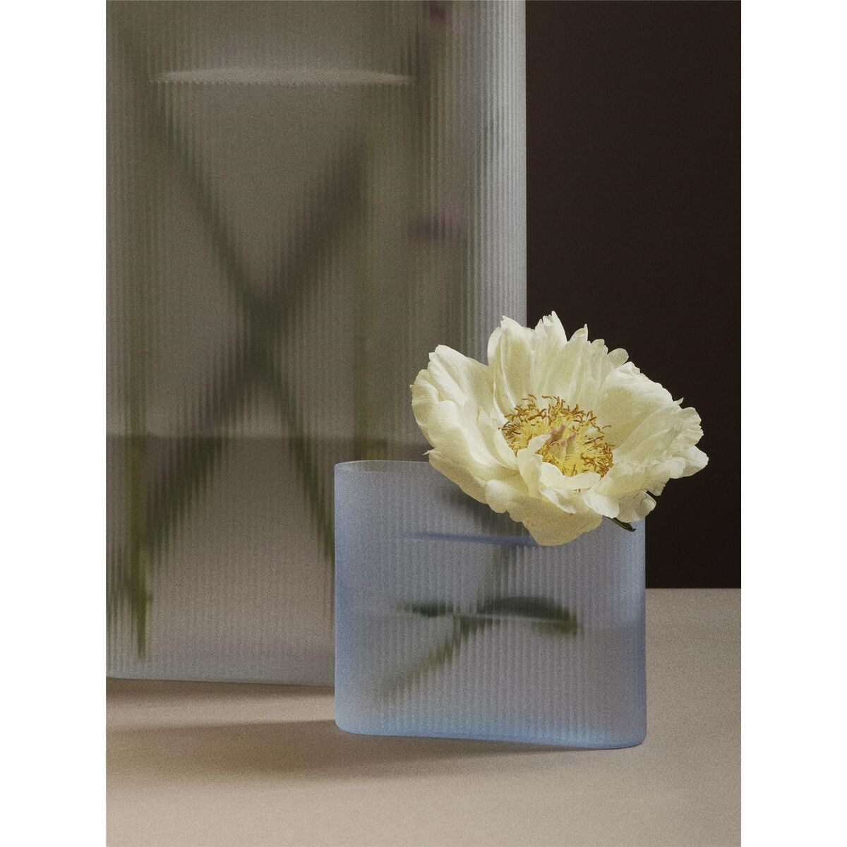 Ridge Vase H16,5 Lyseblå/Frostet Glas