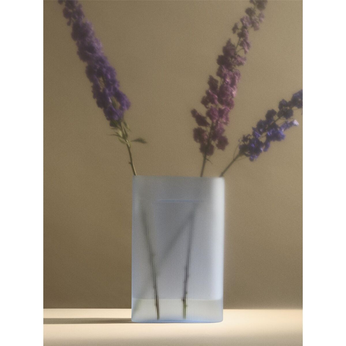 Ridge Vase H35 Lyseblå/Frostet Glas