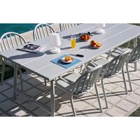 Fred's Gartenstuhl mit Armlehne Hellgrau