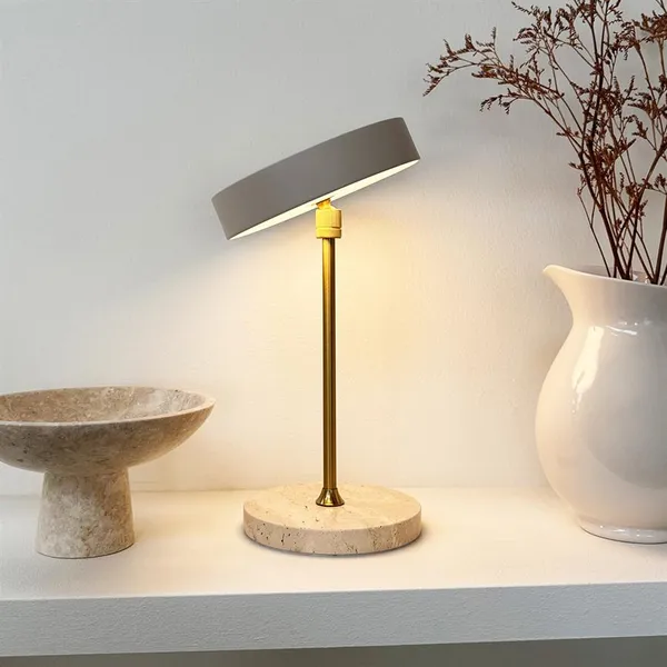 Moonlight Lámpara de mesa portátil LED Beige/Travertino/Latón