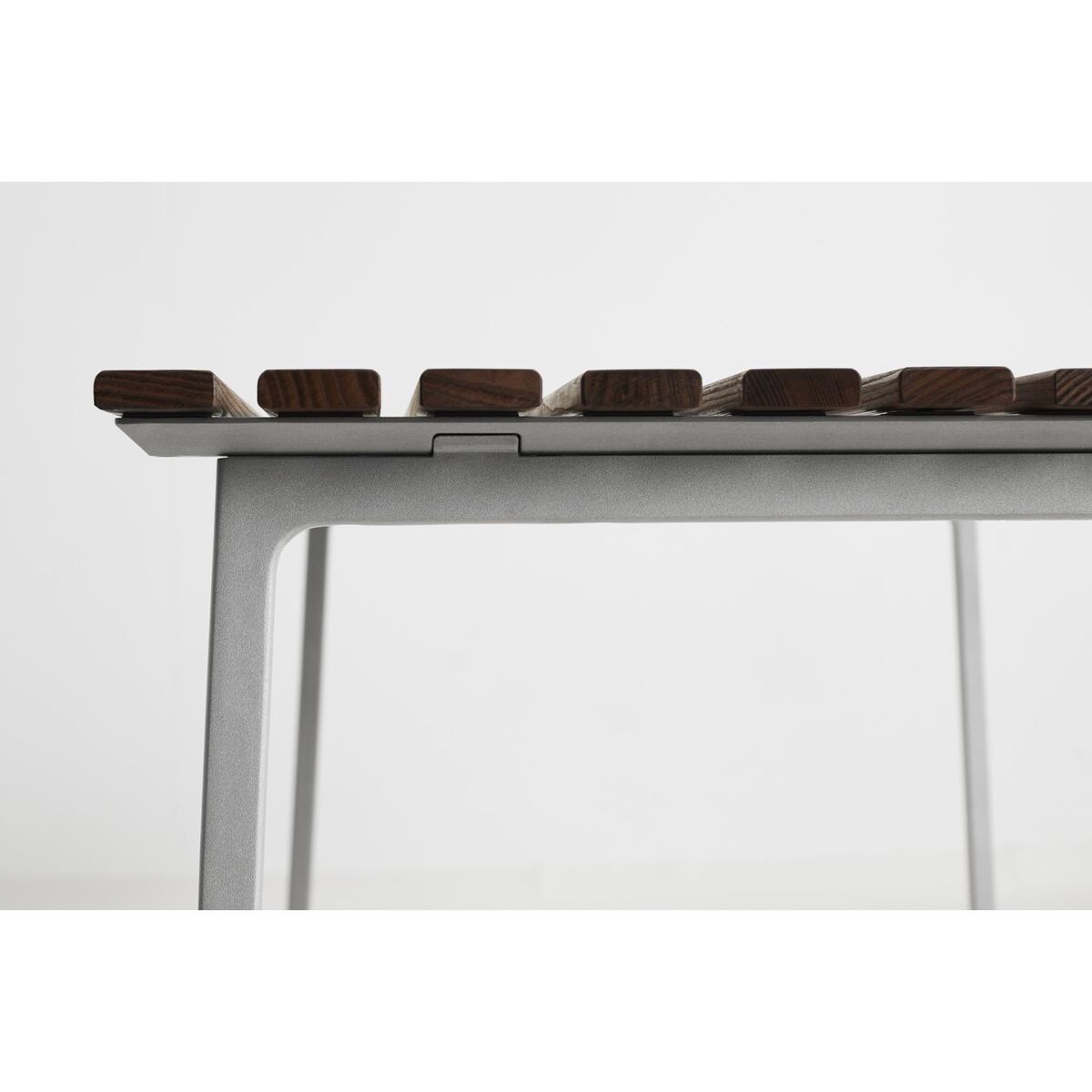 Traverse Havebord L140 Ask