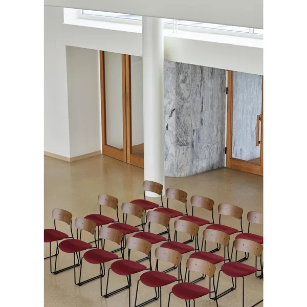 Pavilion AV51 Spisebordsstol Sort/Lakeret Valnød