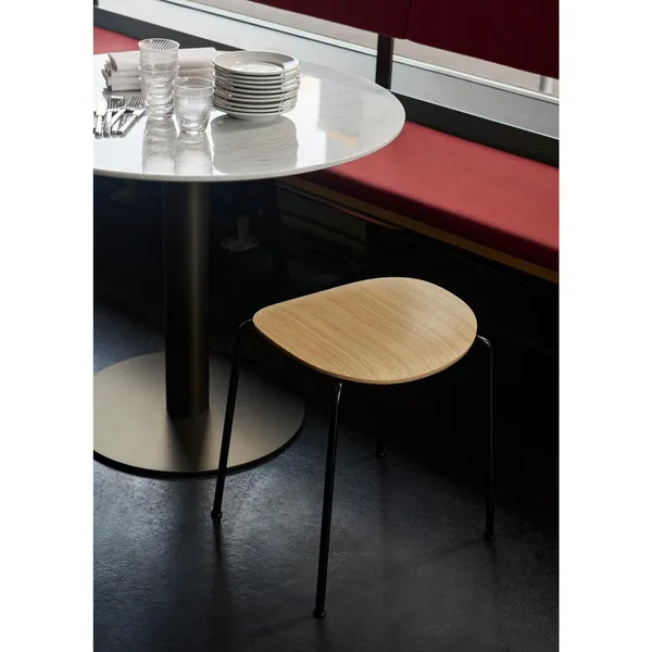 Pavilion AV36 Hocker, Lackierte Eiche
