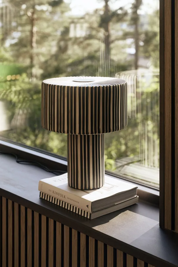 Vega Bordlampe Sort/Beige