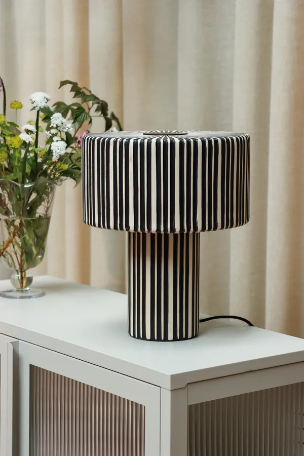 Vega Bordlampe Sort/Beige