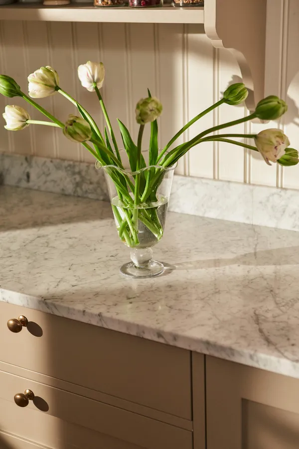 Karla Vase 26 Wavy Clear