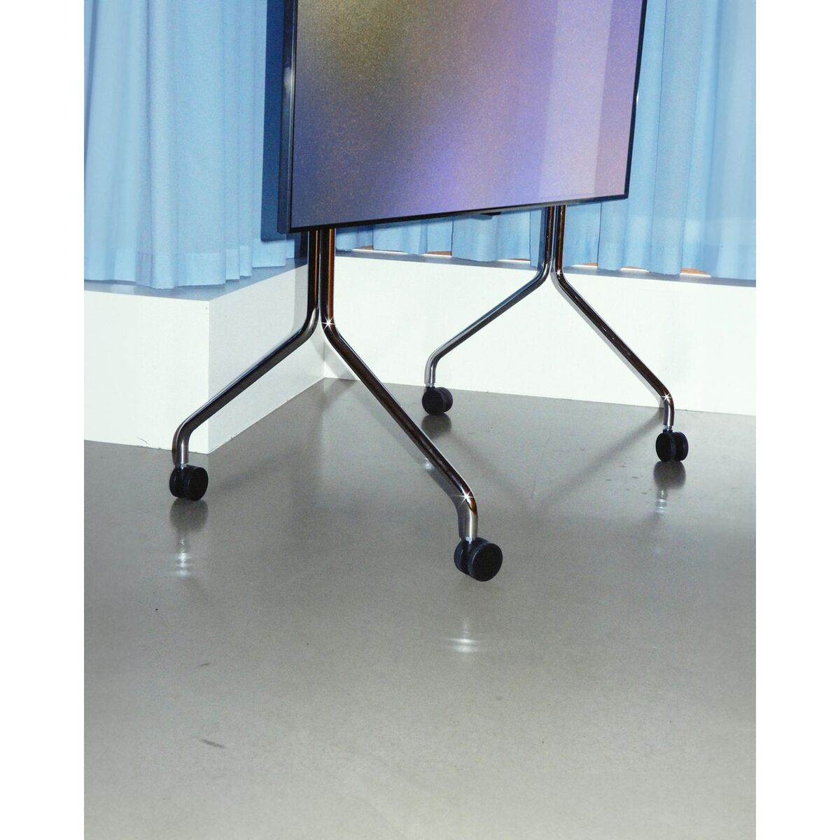 Moon Rollin' Soporte TV Cromo