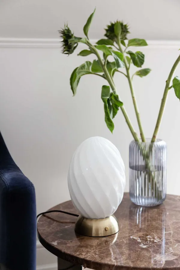 Twist Oval Bordlampe Opal/Sort