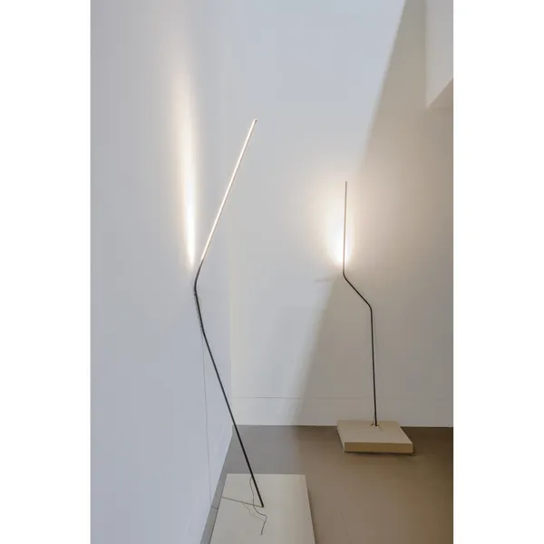 Neo Stehlampe Schwarz