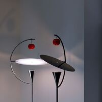 Newton Gulvlampe Sort/ Hvid