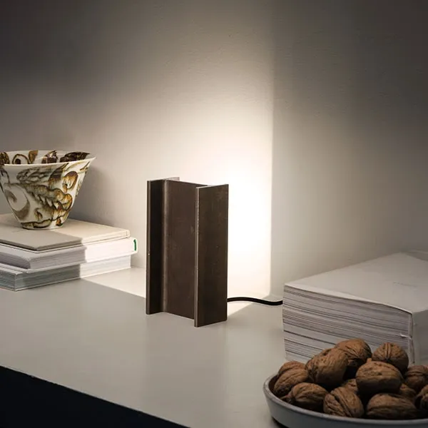 Mini Mais Plus Que Cela Je Ne Peux Pas Table Lamp Råt Metal