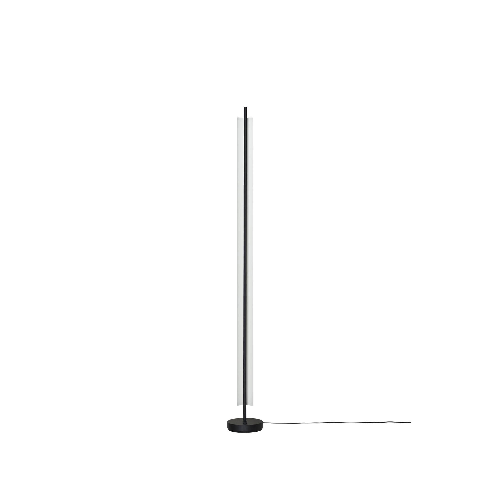 L&aacute;mina 165 Golvlampa Vit/ Svart