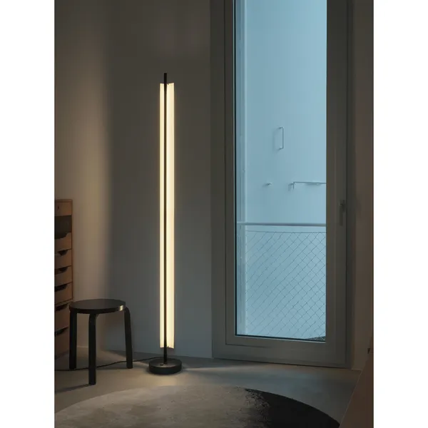 Lámina 165 Gulvlampe Hvid/Sort