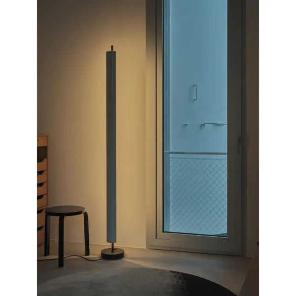 Lámina 165 Gulvlampe Hvid/Sort