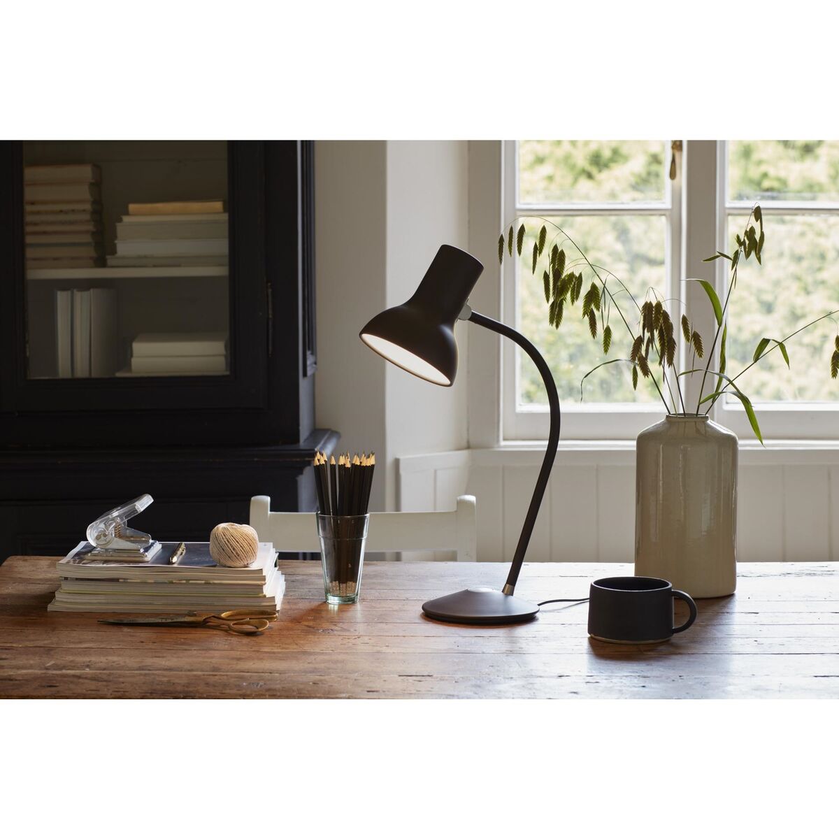 Type 75 Mini Tischlampe Schwarz Umbra