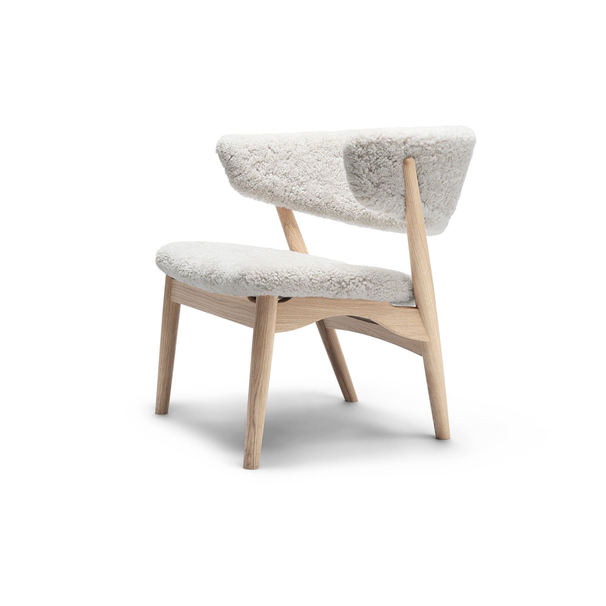 No 7 Lnestol Fuldpolstret Hvidolieret Egetr og Sheepskin Short Moonlight