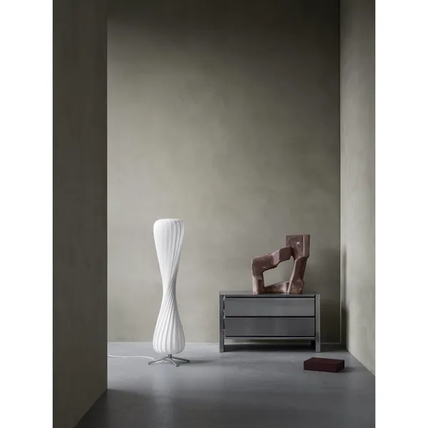 TR7 White Small Floor Lamp