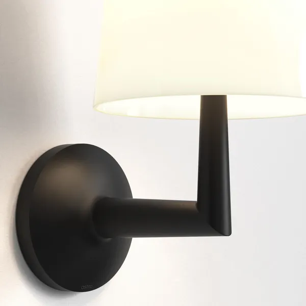 Ella Vegglampe Matt Sort