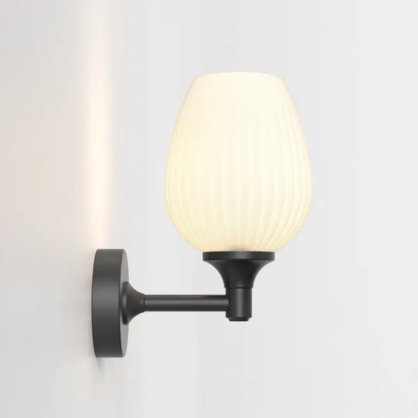 Liberty Vegglampe Matt Sort