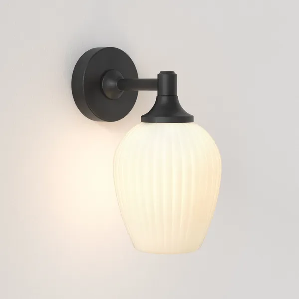 Liberty Vegglampe Matt Sort