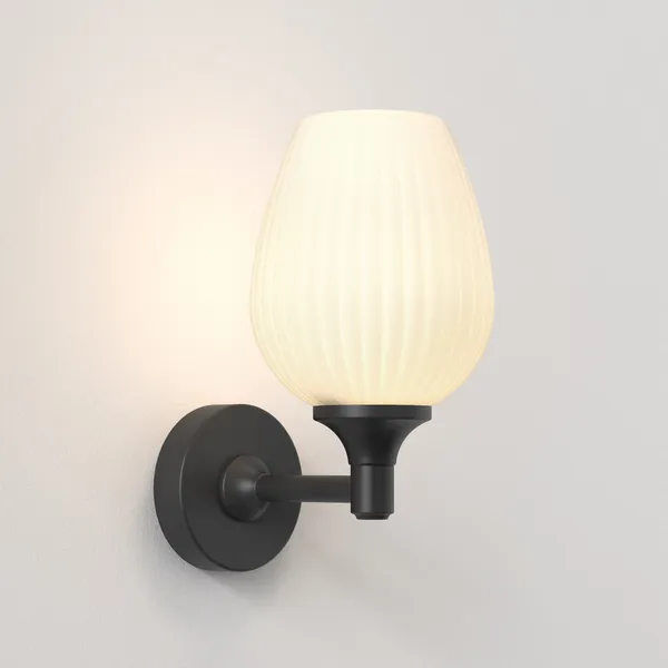 Liberty Vegglampe Matt Sort