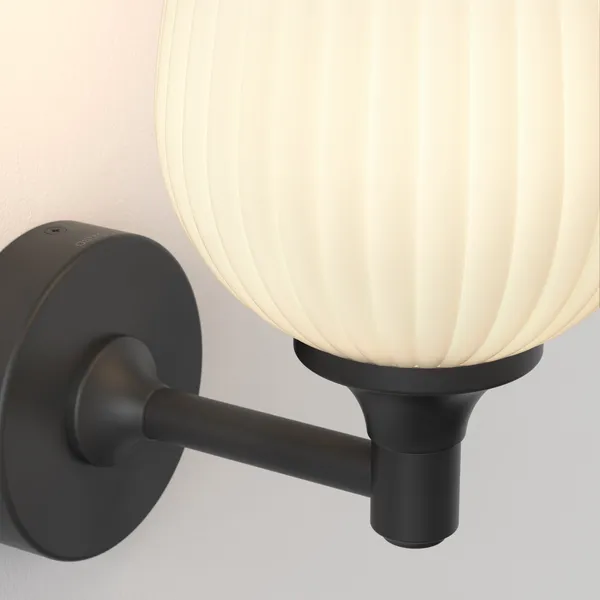 Liberty Vegglampe Matt Sort