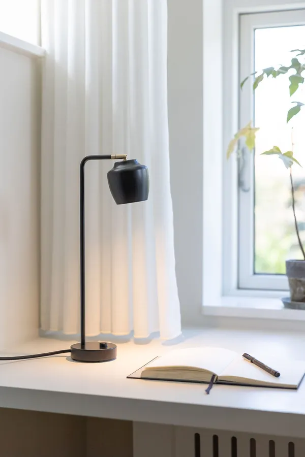 Nola Bordlampe Sort