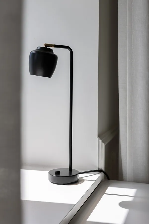 Nola Bordlampe Sort