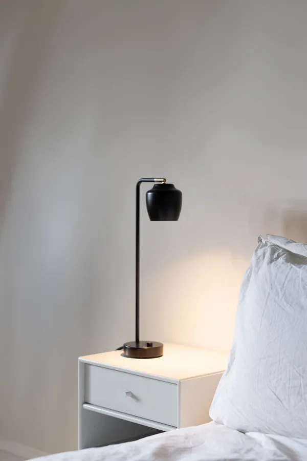 Nola Bordlampe Sort
