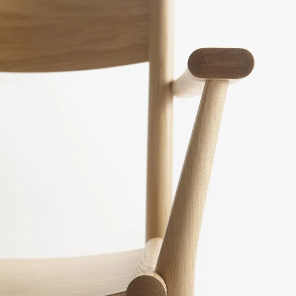 Linea Collection Akademia Dining Chair w. Armrests Light Lacquered Oak